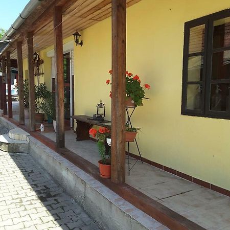 Ibolya Apartman Apartment Kano Bagian luar foto