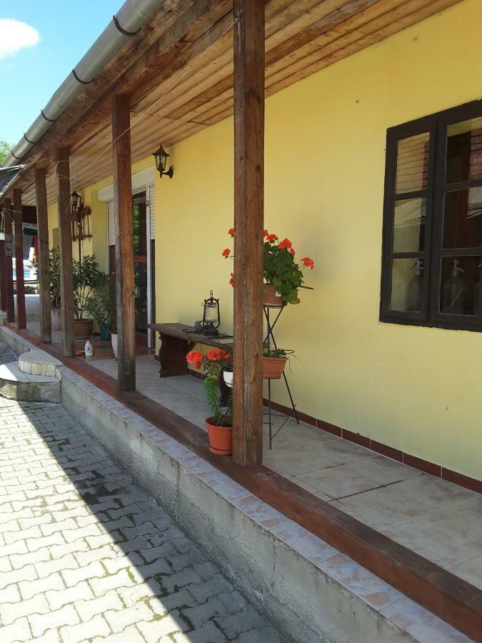 Ibolya Apartman Apartment Kano Bagian luar foto